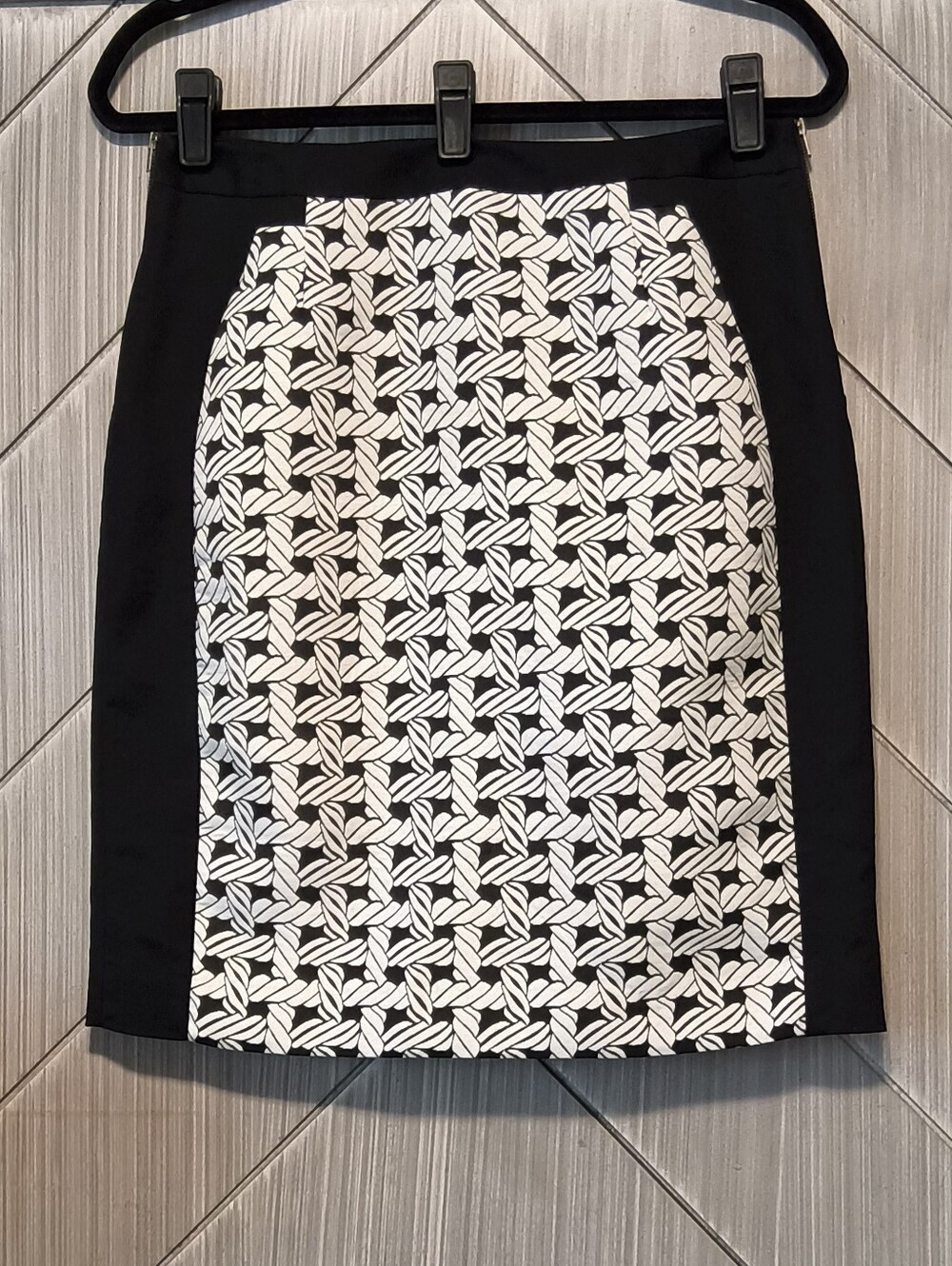Worthington Black and White Geometric Pencil Skirt